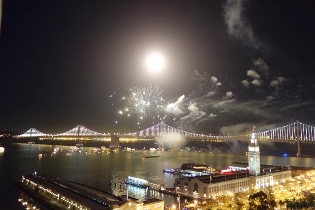 New Year's Eve Fireworks in SF Bay 1